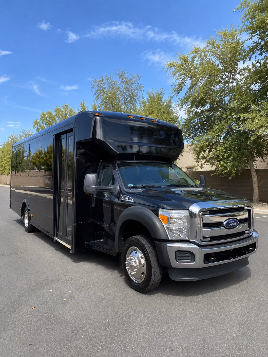 18 Passenger Party Bus Exterior