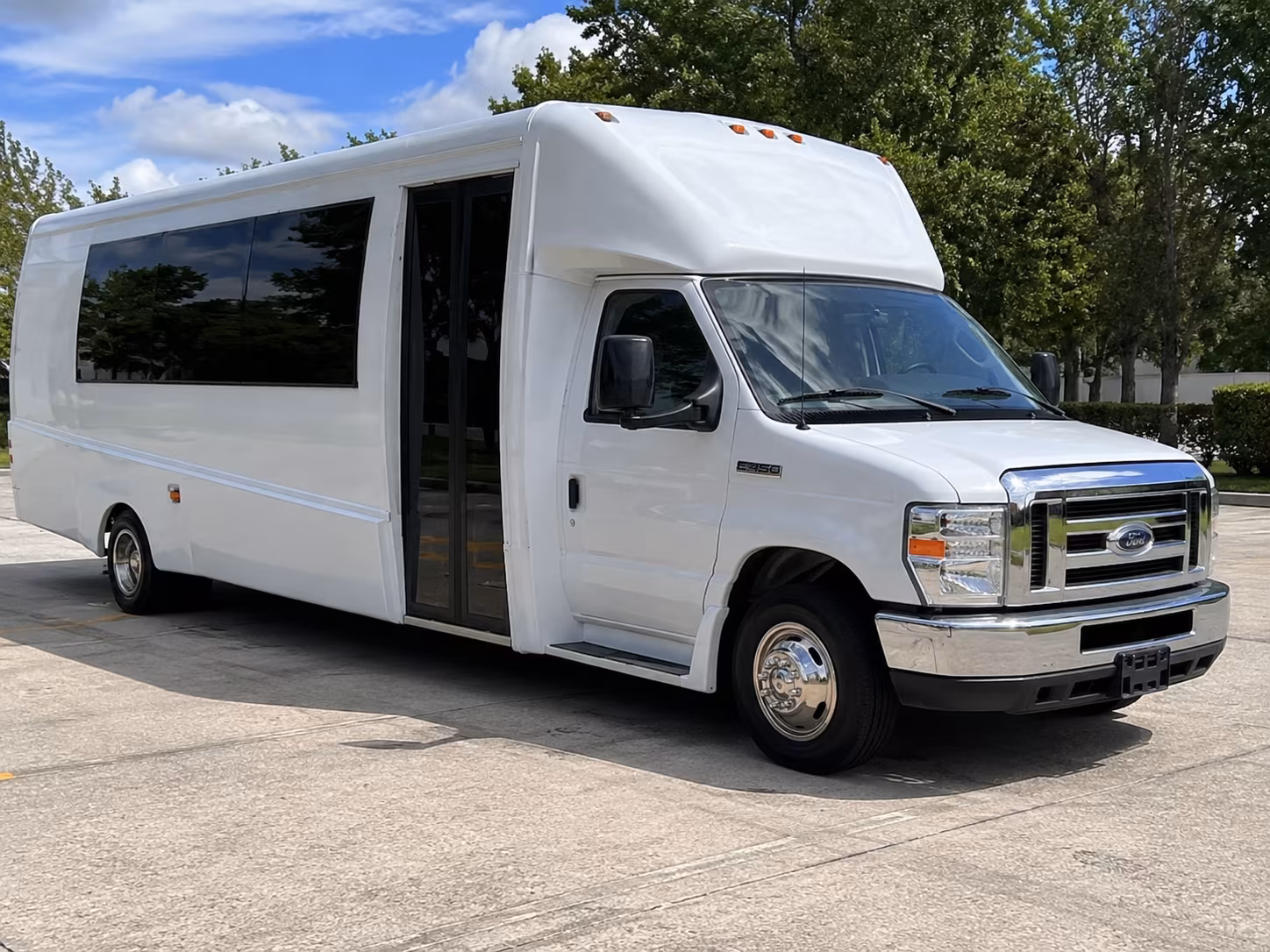 20 Passenger Party Bus Exterior