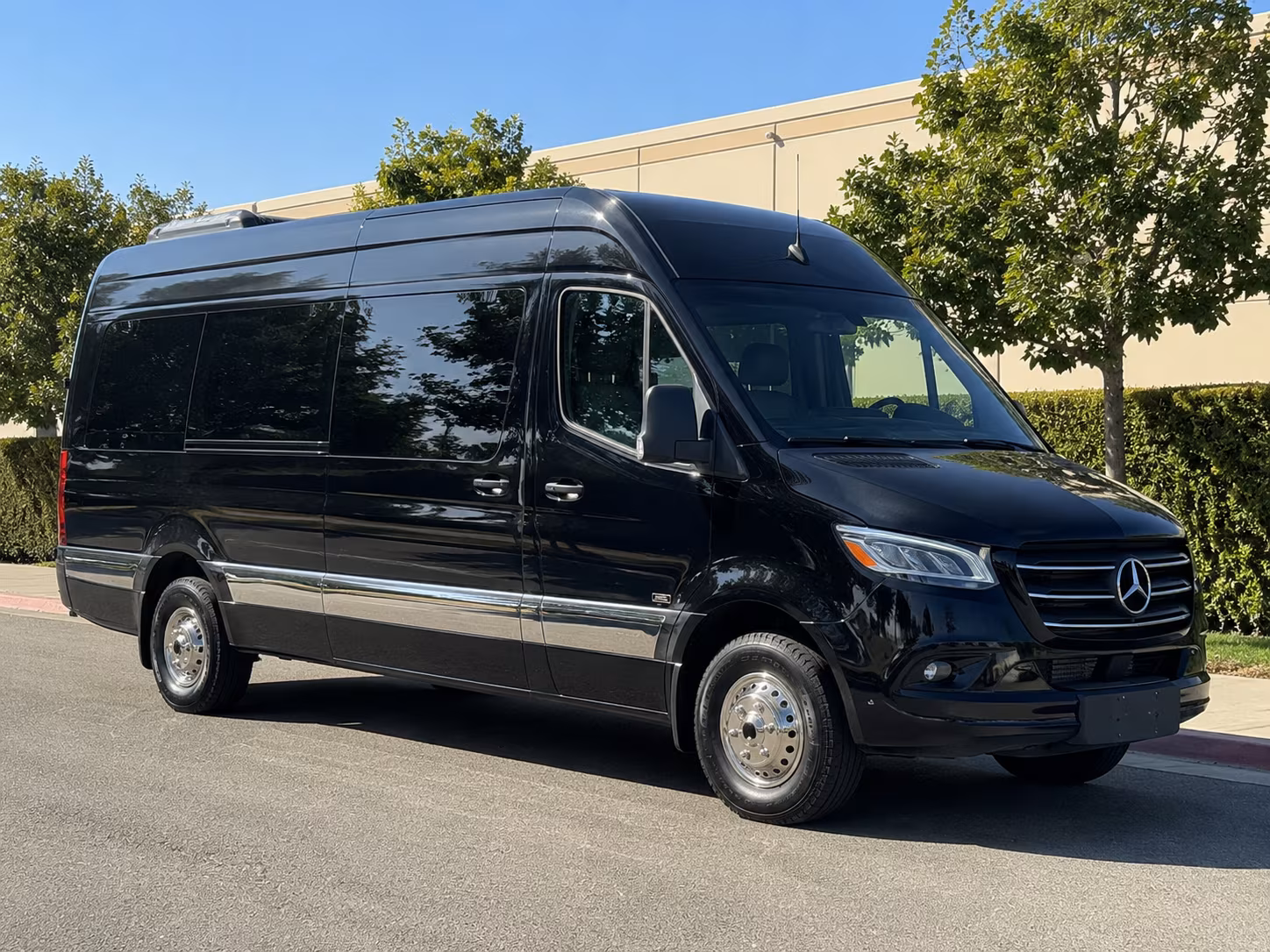 Eugene Airport Shuttle & Transportation party bus exterior