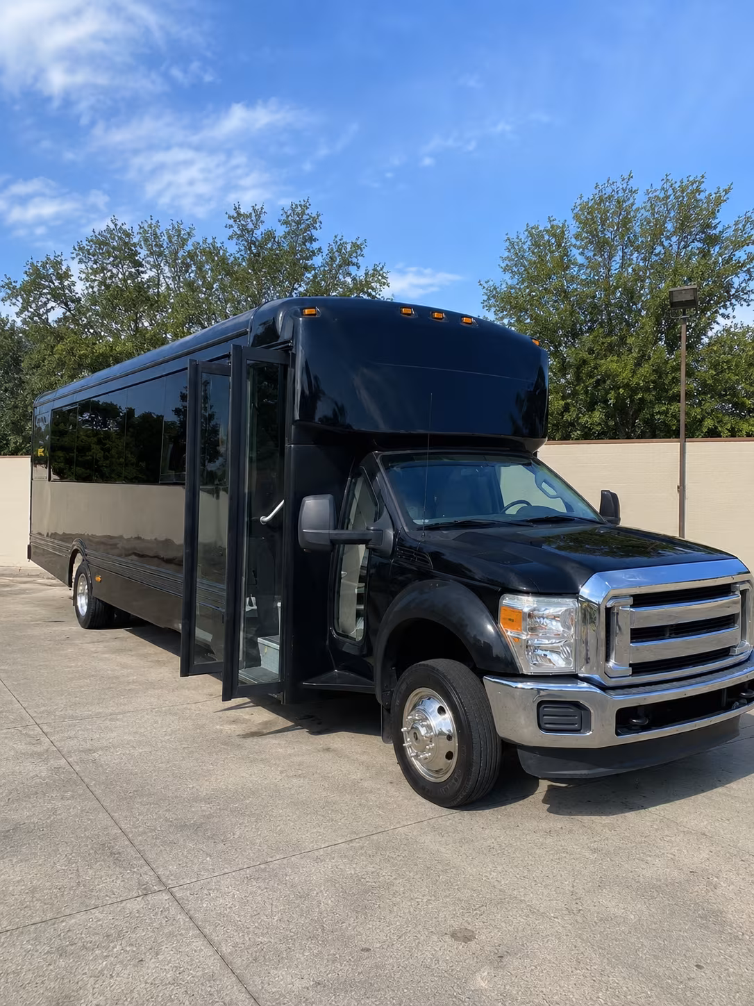 Eugene Birthday, Sweet 16, & Quinceañera Transportation party bus exterior
